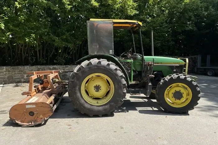 Tracteur John Deere 5300 + broyeur